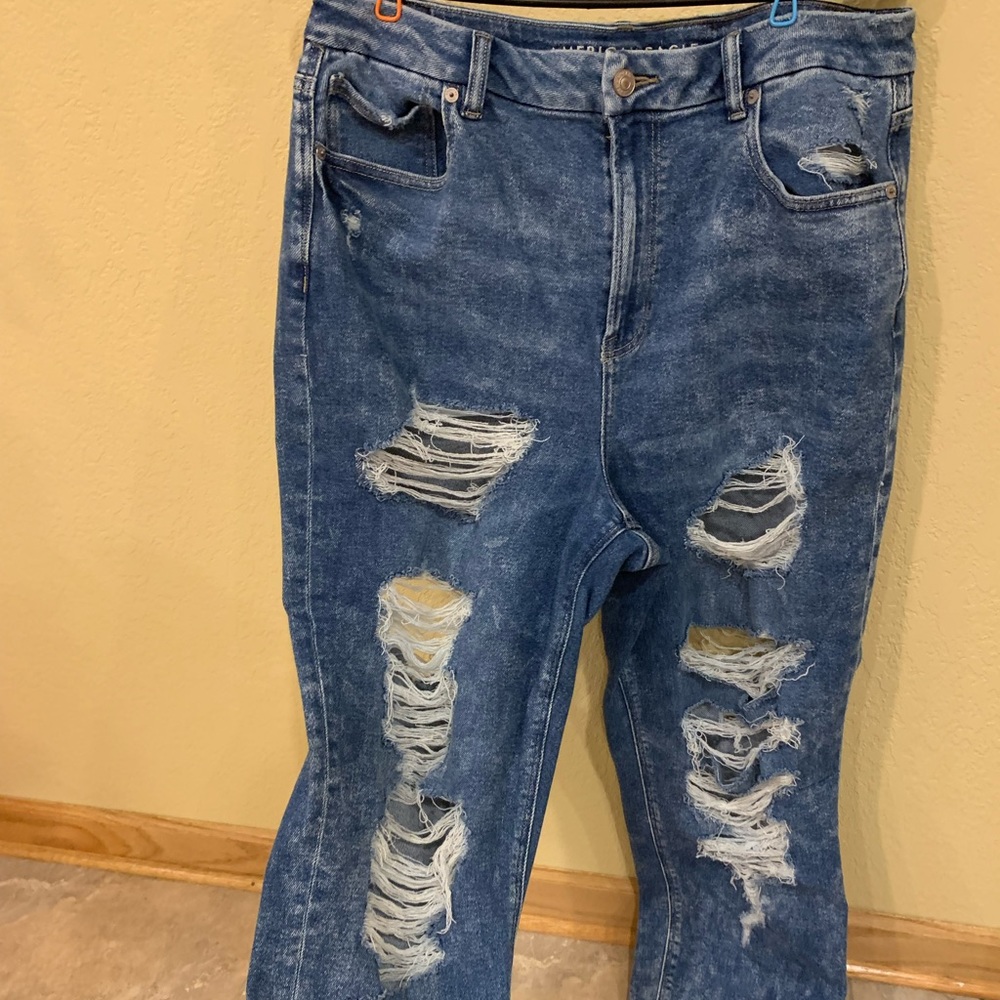 American Eagle Ripped Mom Jeans Size 14